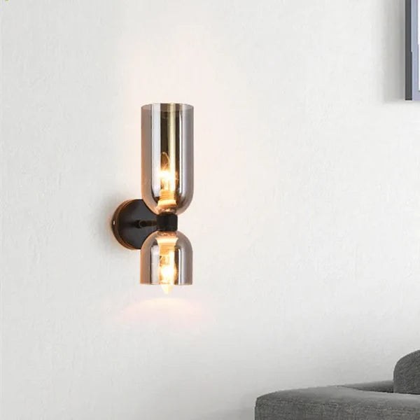 Lumo Twin lasiseinĂ€valaisin â moderni kaksipĂ€inen LED-valaisin