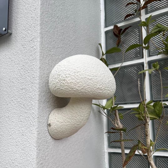 Sienimäinen Wabi-Sabi-tyylinen hartsiseinävalaisin