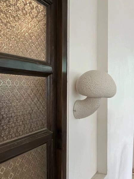 Sienimäinen Wabi-Sabi-tyylinen hartsiseinävalaisin