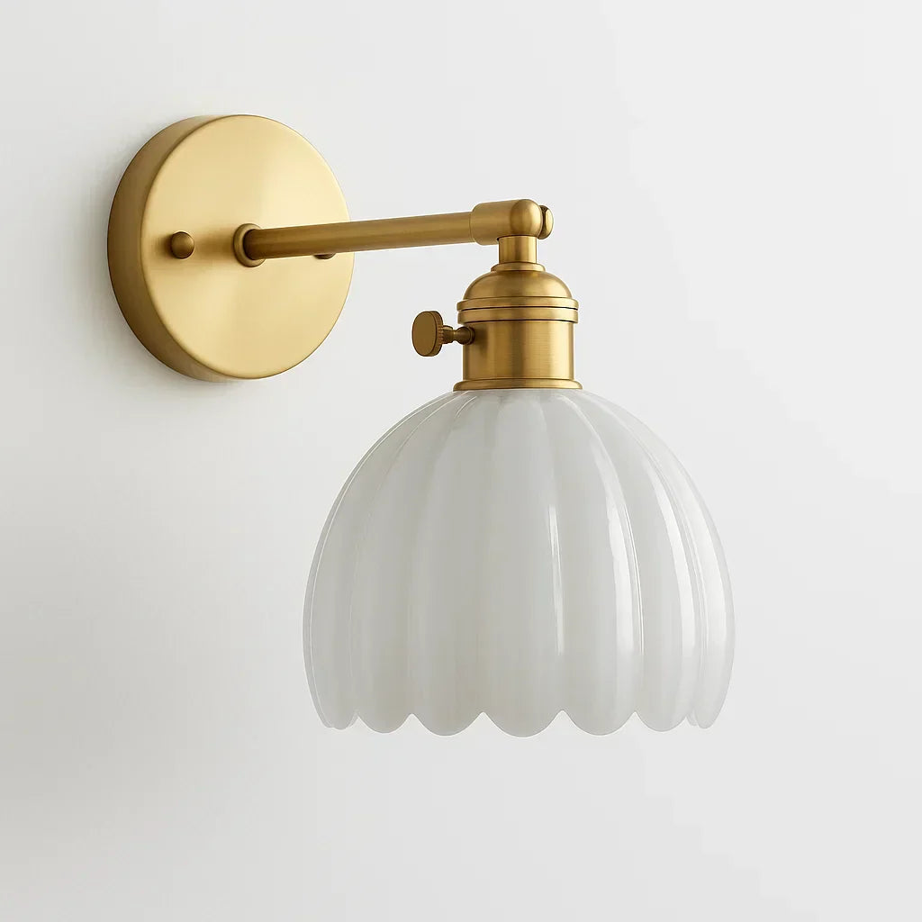 Vintage-tyylinen lasinen tulppaaniseinÀvalaisin lÀmpimÀllÀ valolla